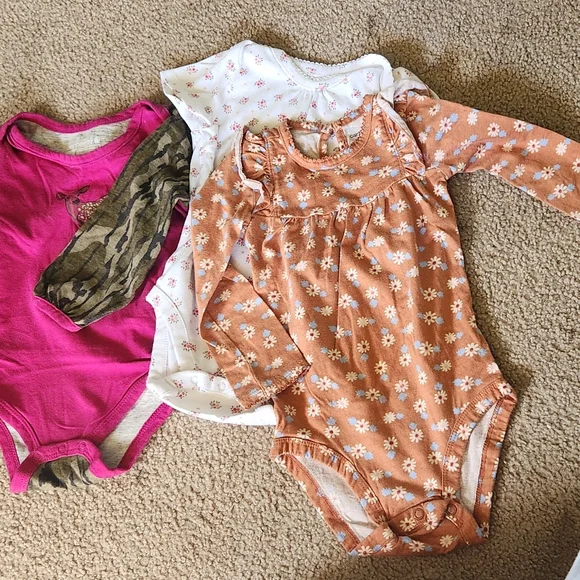 Colorful Baby Clothing Bundle - Picture 4 of 10
